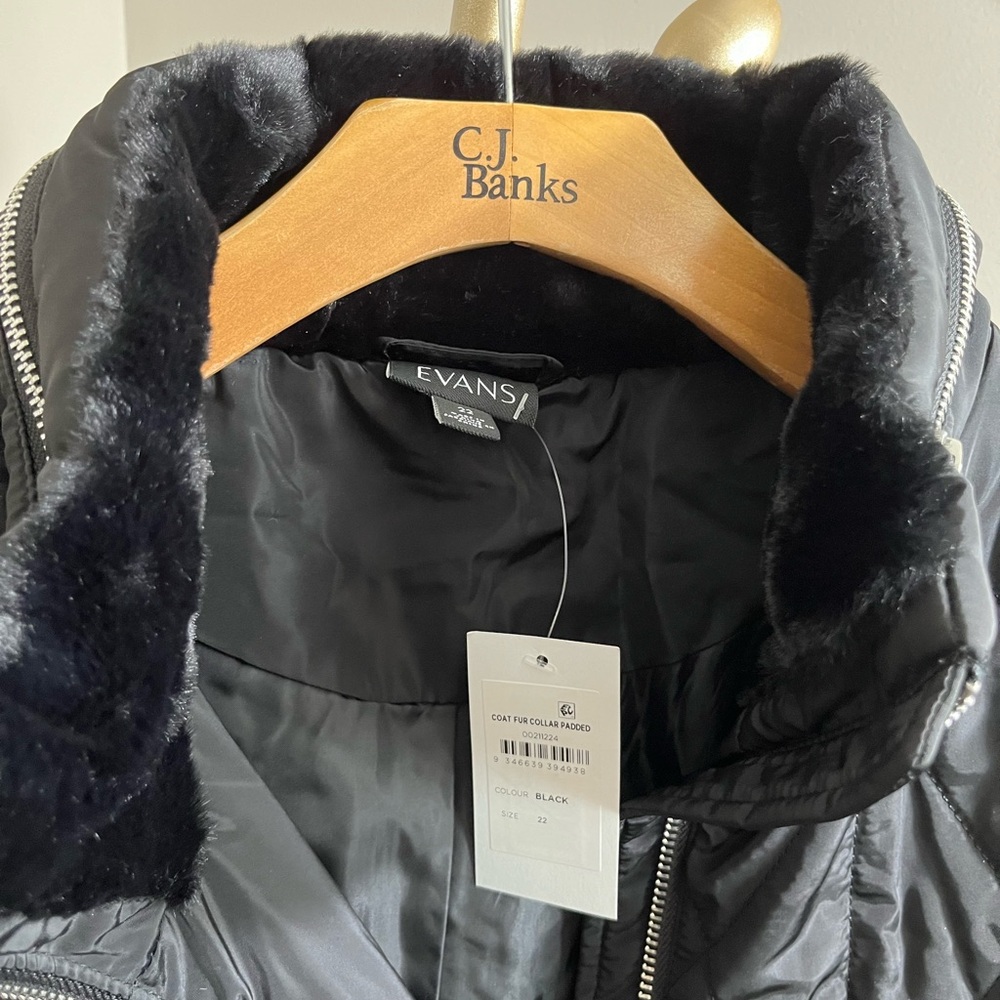 Women coat size 22, black with faux fur color. New with tags.